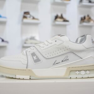 Brand new LV Louis Vuitton Trainer. Absolutely top-notch quality Embrace all comparisons