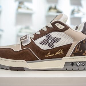 Top-tier, genuine, and authenticated chip version! Unmatched in quality, outshining all other versions in the market! Every detail is perfectly executed! LOUIS VUITTON Trainer – LV – Exclusive, brand-new, upgraded, and latest packaging