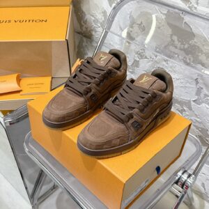 Men’s size # Top-tier resale version of the LV trainer “Couple’s Exclusive Collection Casual Sport Basketball Shoes.”  Looks stunning. The shoes look amazing when worn. Each color is incredibly beautiful! A must-have item for fashion enthusiasts.🛍
