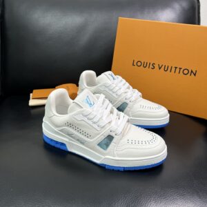 Lv 🔍 Top-tier reseller.🇮🇹 Louis Vuitton, synchronized with the sporty slip-on shoe boutique. The shoe’s upper is made from Italian-imported material. It features high-quality, intricately patterned, colorful craftsmanship. The insole is made of imported webbing material, providing soft and comfortable support. The outsole is a custom-made original version from the factory, featuring the exclusive TPU dynamic molded sole for supreme comfort. It’s a genuine follow-up item from the factory. 🔍🔍High quality; can freely enter and exit the boutique. Feel free to compare.