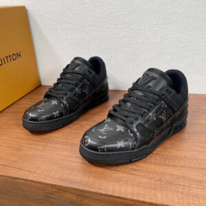 This model of the LV Trainer features grain-finished calf leather with a Monogram print pattern applied in certain areas, highlighting the series’ identity through intricate shoe details and rubber markings. The original design was created by Virgil Abloh, drawing inspiration from vintage baskets. The intricate shoe design continues with a rubber outsole that maintains the iconic look. The tongue, sides, and heel are adorned with LV lettering, and the outsole features Monogram floral patterns. The standard insole provides continued comfort. Comes with original box and full packaging!