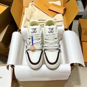 L×Tyler collab new release, white and brown color. Top-tier version from Dongguan. Trainer by LV, checkered pattern, casual/sports shoes, skateboarding shoes.