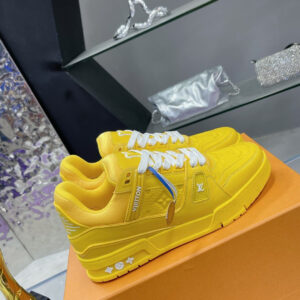 Original development, high-quality production. Feel free to compare.❥❥❥❥❥❥ LV Series The LV Trainer Maxi introduces the relaxed silhouette of the ready-to-wear collection into the design of the LV Trainer by Virgil Abloh, making a striking appearance at spring and summer shows. The leather upper features a combination of rugged fabric laces, while colorful beads highlight the brand’s classic elements. The shoe tongue features LV lettering, and the outsole features Monogram floral motifs.