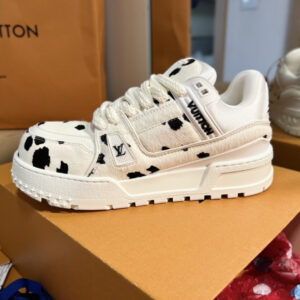 Top-tier deals that outshine everything else. Feel free to compare with meticulously refined, authentic versions. Top-quality LV Pudding Couple Collection.𝐓𝐫𝐚𝐢𝐧𝐞𝐫 𝐌𝐚𝐱𝐢New Color Denim Fabric Little Buddha | Original Purchase, Authenticated by a Trusted Agent.