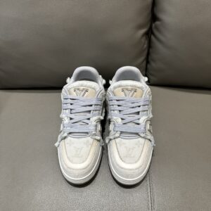 Original development quality, ready for shipment. Feel free to compare. v series. The LV Trainer Maxi brings the relaxed silhouette of the ready-to-wear collection into the Iv Trainer design by Virgil Abloh, making a striking appearance at the 2023 Spring/Summer runway show. The leather upper features a combination of rugged fabric laces, while colorful beads highlight the brand’s classic elements. The shoe tongue bears the Iv monogram, and a floral monogram adorns the outsole. Mixed materials.