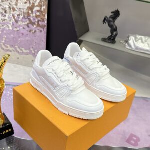 LV TARINE Louis Vuitton, Luggage Brand, Couple’s Style, Casual/Sport Shoes, Skate Shoes. 🌹 . A couple’s edition. 💗