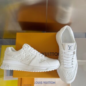 Top-tier edition: Men’s version. LV (Louis Vuitton) L Brand Classic Run Away Collection – casual, sporty sneakers, dad shoes.