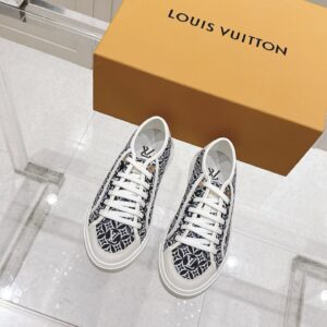 Top-tier version: Couple’s edition (correct version).  LV Louis Vuitton L Brand’s latest Lagoon series. Thick-soled denim canvas, embossed, classic pattern, thick-soled, casual sneakers, skate shoes.