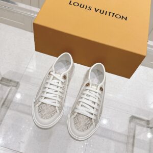 Top-tier version: Couple’s edition (correct version).  LV Louis Vuitton L Brand’s latest Lagoon series. Thick-soled denim canvas, embossed, classic pattern, thick-soled, casual sneakers, skate shoes.