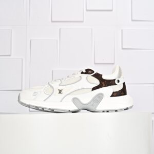 The latest model of LV Louis Vuitton Silver Horn King Sneakers from the 2025 Spring Collection has been released. The Olympia series features an increase of 3.5 cm in height.‼️