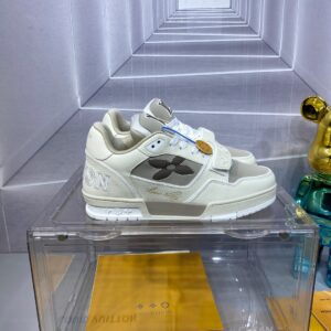 𝙇𝙑  2024/𝐒𝐒 𝐧𝐞𝐰 The Louis Vuitton runway skate shoes have become a bestseller. The Velcro series, Louis Vuitton Trainer, is undoubtedly one of the most successful sneakers launched by a luxury brand.
