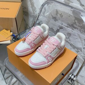 Top-tier resale version of the LV trainer “Couple’s Exclusive Collection Casual Sport Basketball Shoes.”  Looks stunning. The shoes look amazing when worn. Each color is incredibly beautiful! A must-have item for fashion enthusiasts.🛍