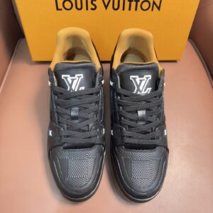 Top-tier reseller, authentic version. Lujia Trainer series, retro basketball sneaker/board shoes! Lujia’s new color scheme, pair of trainer sneakers.