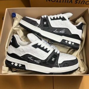 Iv trainer Top reseller-level, brand-new upgrade with black full print, small embossed pattern design. Superior supply to the market. New mold development. Top-tier quality upgrade. Completely outshines market talkers’ “top-tier” slaughter products. Original shoes, original mold development. Instant authentic feel. All details have been decoded. Shipped immediately. Post peak images available. Feel free to compare. The real deal outclasses all knowledgeable buyers. Compare at will.