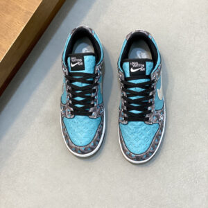 L.v* x Nike collaboration.🆕 Low-cut casual sneakers crafted from high-quality top-grain leather. The sides feature a custom-designed print logo. The soles are made of dual-color rubber, with brand-specific details at the rear opening and heel area, enhancing the overall aesthetic. Stylish and versatile, they can add flair to various outfits. Features a refined design that exudes dynamic energy and modern flair.