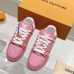Top-tier reseller version, authentic original version. Lujia Trainer series, retro basketball sneaker/board shoes! Top-tier version: women’s model. LV (Louis Vuitton) L Family Trainer Collection for Couples – Casual, Sporty, Skate Shoes