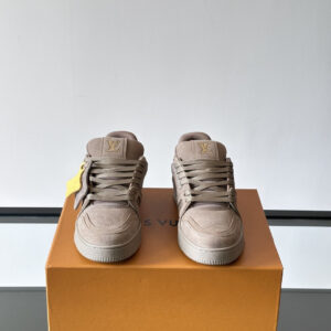 💰 Top-tier reseller, authentic version. Lujia Trainer series, retro basketball sneaker/board shoes! Lujia’s new color scheme, pair of trainer sneakers.